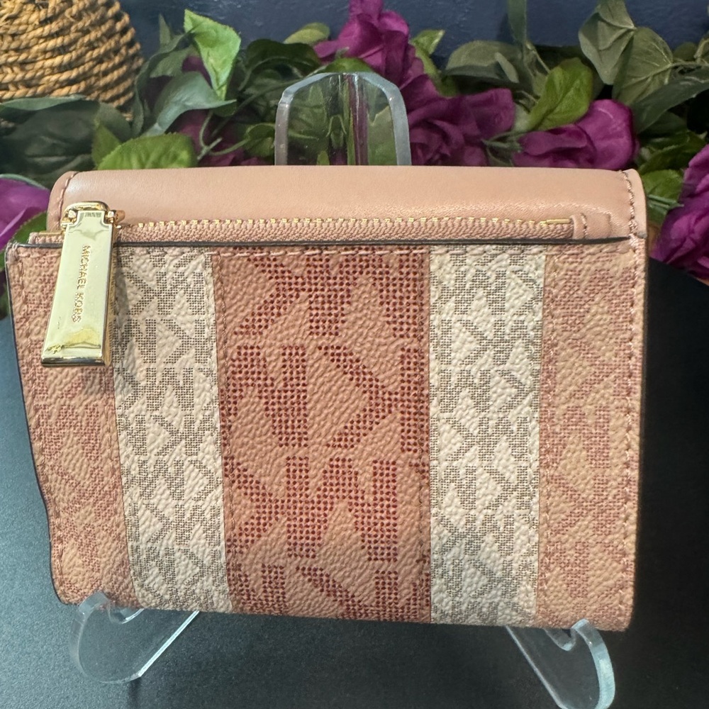 NWOT Michael Kors Carmen Ballet Pink Medium Trifold Wallet - Picture 3 of 10